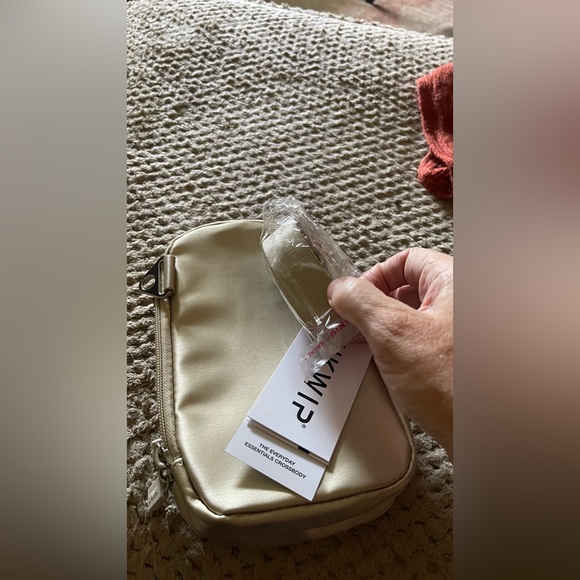 New with tags Crossbody Bag - Picture 5 of 7